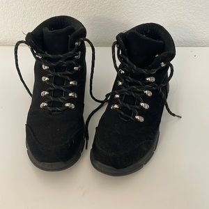 SO Women 7.5 Black Hiking boots